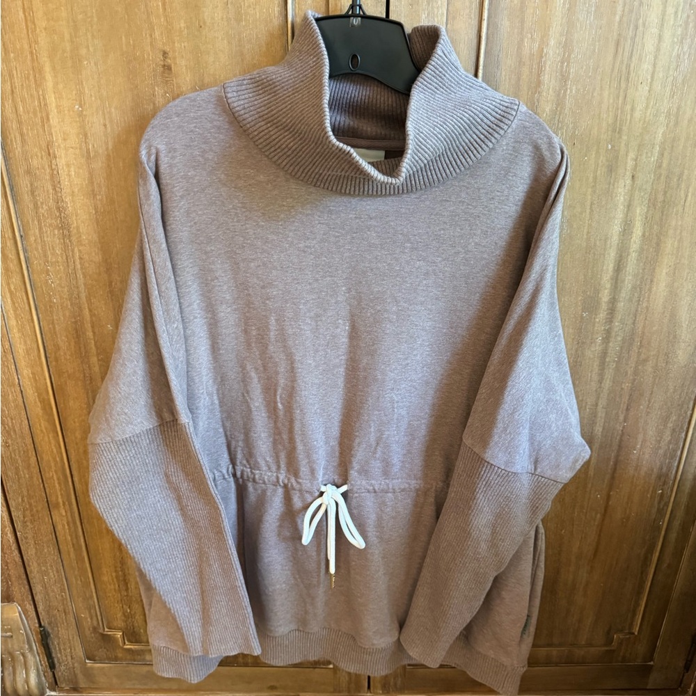 Varley women’s sweatshirt